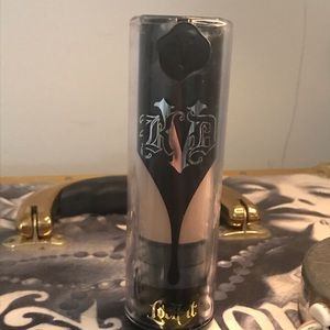 Kvd lock-it foundation in light 44 cool